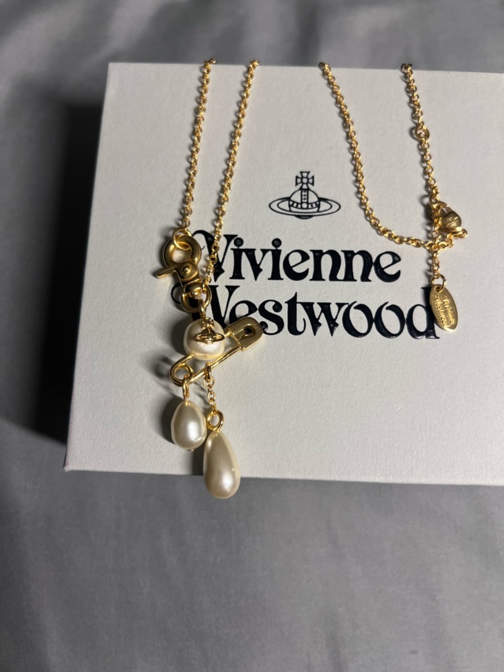 Vivienne Westwood Claude Small Gold-tone Pearl Teardrops Necklace - Picture 2 of 9